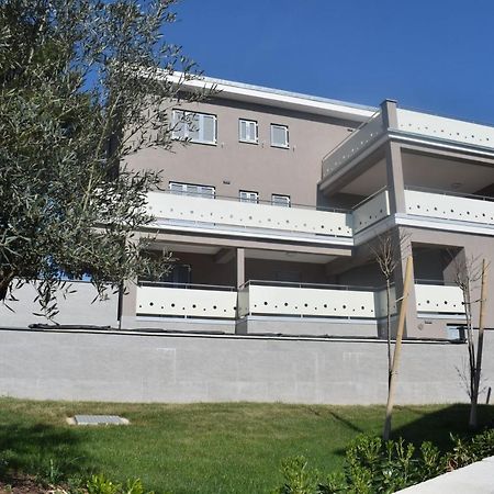 Luxury Apartments Adria Malinska Buitenkant foto
