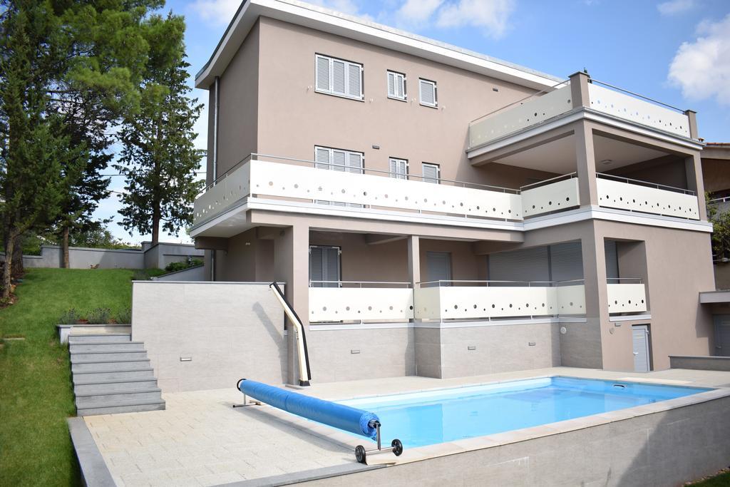 Luxury Apartments Adria Malinska Buitenkant foto