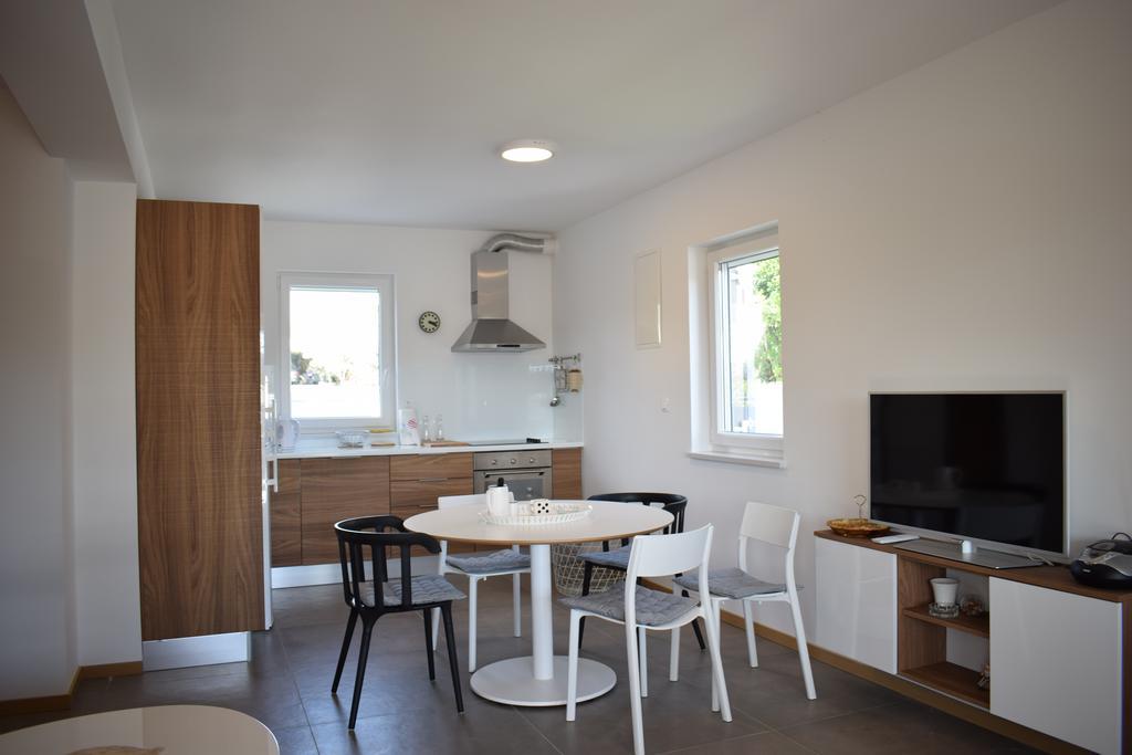 Luxury Apartments Adria Malinska Buitenkant foto