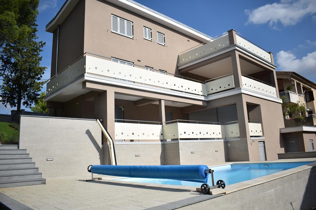 Luxury Apartments Adria Malinska Buitenkant foto